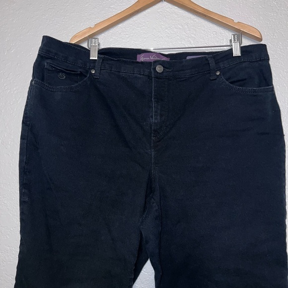 Gloria Vanderbilt Amanda Black Jeans - Picture 2 of 7